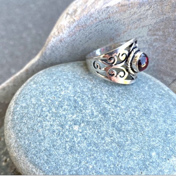 Sundance garnet ring sterling silver gemstone red floral birthstone birthday gem - Picture 4 of 5